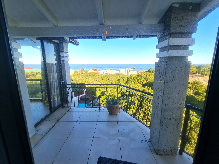 8 Bedroom Property for Sale in Paradise Beach Eastern Cape